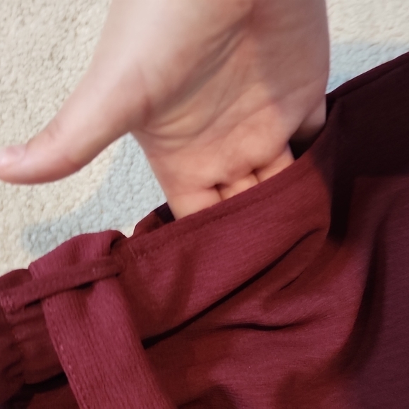 Burgundy paper bag shorts from Loft, with cute tie belt and pockets size M - Picture 4 of 5
